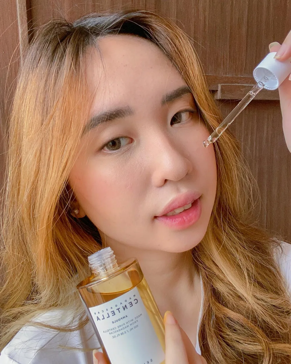 💛 Skin1004 Madagascar Centella Ampule
.
Contains 100% Centella Asiatica to provide soothing care, yang bisa menghidrasi kulit & mengurangi kemerahan di kulit! Cocok banget bagi kalian yang punya sensitive skin✨
.
Texturenya watery, gampang menyerap, tidak lengket, non comedogenic & suitable for acne prone and sensitive skin💚
.
Shop this product
https://www.lazada.co.id/shop/skin1004-official-shop/
.
@skin1004_indonesia #SKIN1004 #SKIN1004Indonesia #SKIN1004Centella #centellaasiatica #CentellaSKIN1004 #reviewSKIN1004 #skincareSKIN1004