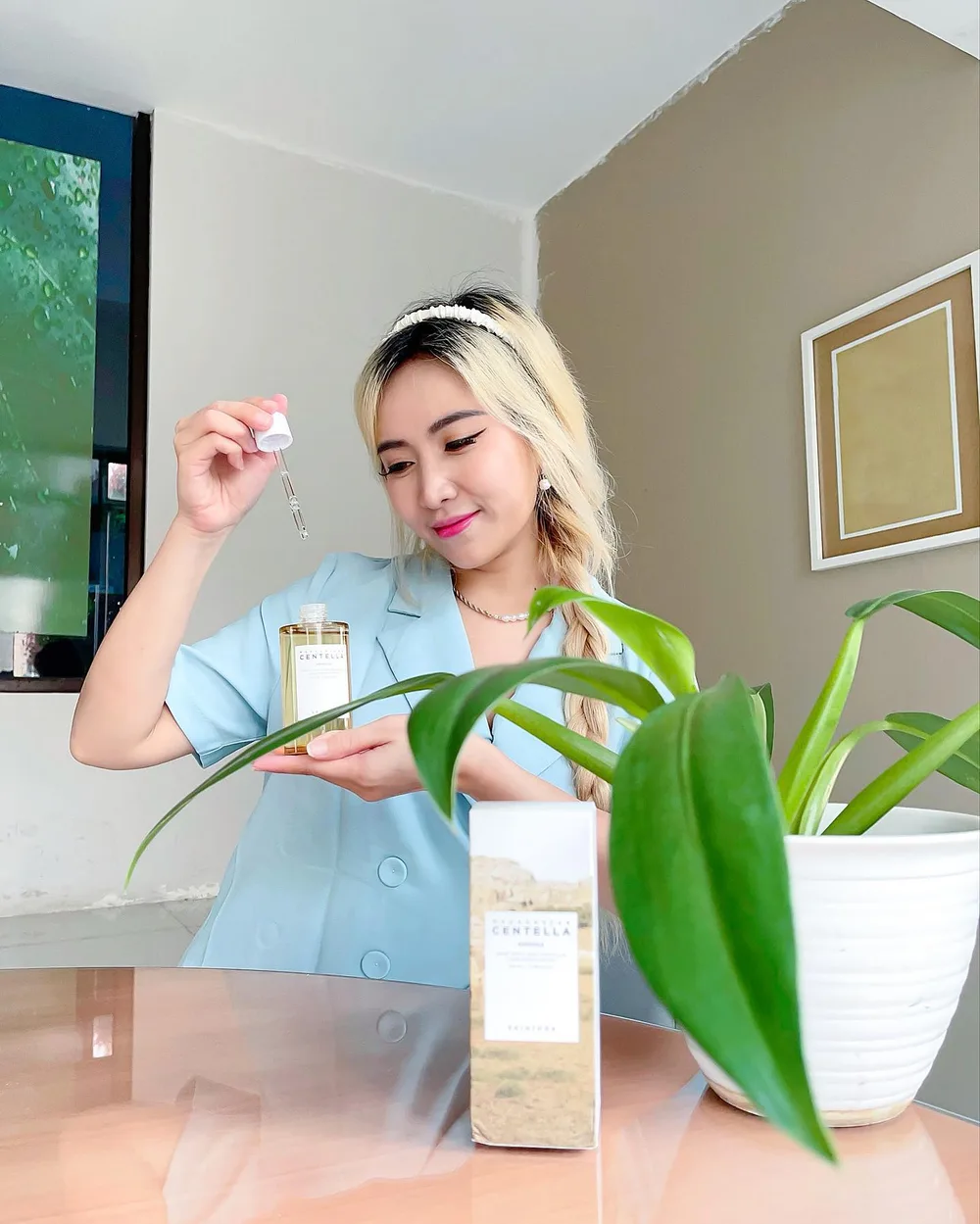 #1 repurchased item ✅ YES its TRUE !!!

All time favorite skincare from @skin1004_indonesia with 100% of high quality Centella Asiatica Extract 👍🏻 To provide true soothing care, to calm redness and non comedogenic at all 😇 
[SLIDE FOR DETAIL/TEXTURE]

This ampoule suitable for all skin type (acne prone skin, sensitive) and this formula type of watery and non sticky at all, so u can use for everyday skincare ✌🏻☺️

Check this product : https://www.lazada.co.id/shop/skin1004-official-shop

#SKIN1004 #SKIN1004Indonesia #SKIN1004Centella #Centellaasiatica #CentellaSKIN1004 #reviewSKIN1004 #skincareSKIN1004