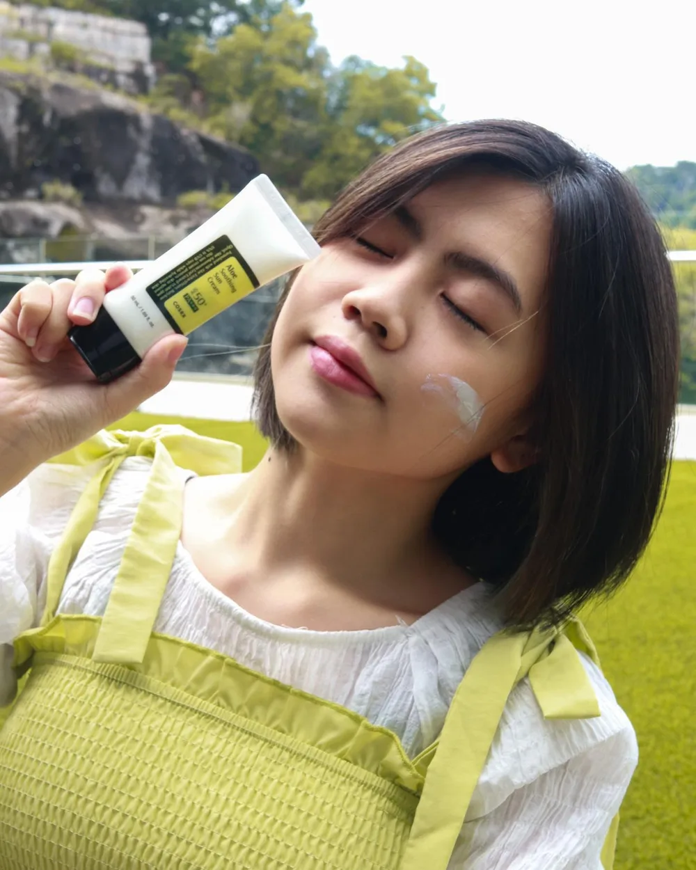 Favorite sunscreen aku dari dulu, dia gak Cuma sun protect tapi juga moisturizing, texture nya ringan, cepat meresap, no white cast, grease free, non sticky, spf nya juga tinggi 50+ PA+++, muka ku gak kerasa sticky dan Kusam setelah pakai ini seharian
.
.
.
.
@cosrx @cosrx_Indonesia #cosrx #sunscreencosrx #sunscreen #sunblock #aloesunscreen #sunscreenspf50 #sunscreenindonesia #kbeautyindonesia #kbeautyaddict #kimsoohyunsunscreen #tabirsurya #kulitkorea #kulitsehat #daycream #charisceleb #filamentree
WHERE TO BUY?? 11.11 Sale COSRX Aloe Soothing Suncream in Sociolla!
25% off with Instagram and Tiktok Giveaway
Only on 11.11 https://bit.ly/3lxYrKQ