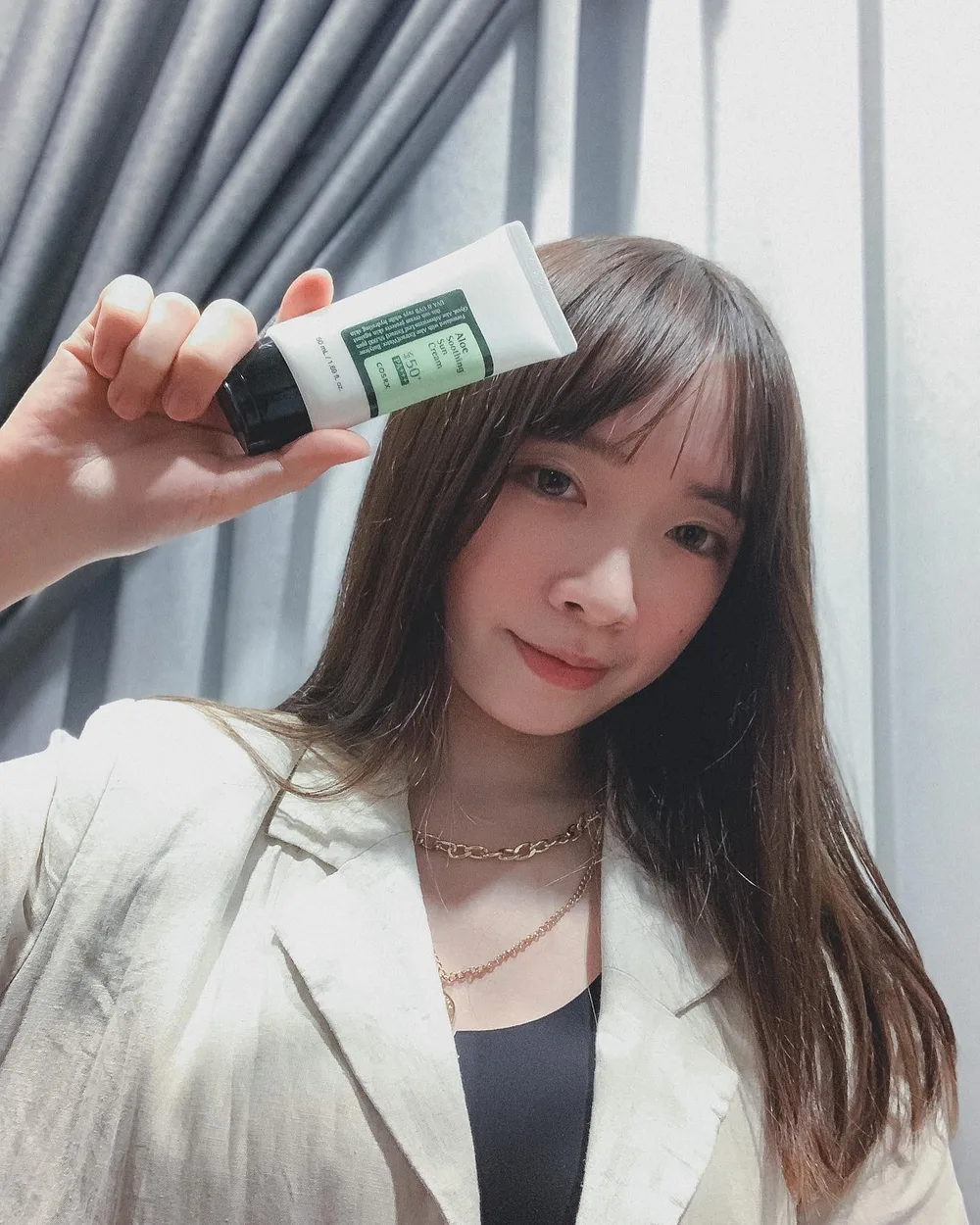 The weather in Malaysia is hot and humid year round.😨Due to the weather in Malaysia, sunblock become a compulsory skincare to protect my skin from UV rays.🥵
Looking for a lightweight, moisturizer-like suncream🧐? Try 【COSRX Aloe Sun Cream】 ! It formulated with 55000 pm of Aloe Leaf Extract.💚
With lightweight texture, it absorbs quickly and leaves skin feeling intensely hydrated
This is suitable for all skin types even sensitive skin.You don’t have to worry if it irritates your skin as it is non-comedogenic‼️
COSRX Aloe Sun Cream
Where to buy? –👉🏻Meet COSRX in Shopee official store👈🏻!
Nov 1 – Nov 30 Store-wide up to 60% off + Free gift for all purchase Aloe Suncream Combo Set Up to 50% Off https://bit.ly/3oVfeto Only available @cosrx Official shopee store
@cosrx @malaysia_cosrx #cosrx #sunscreencosrx #sunscreen #sunblock #aloesunscreen #sunscreenspf50 #sunscreenmalaysia #kbeautymalaysia #kbeautyaddict #kimsoohyunsunscreen
#pelindungmataharicosrx #sunblockmalaysia #pelindungmatahari #charisceleb #filamentree #agnesbay