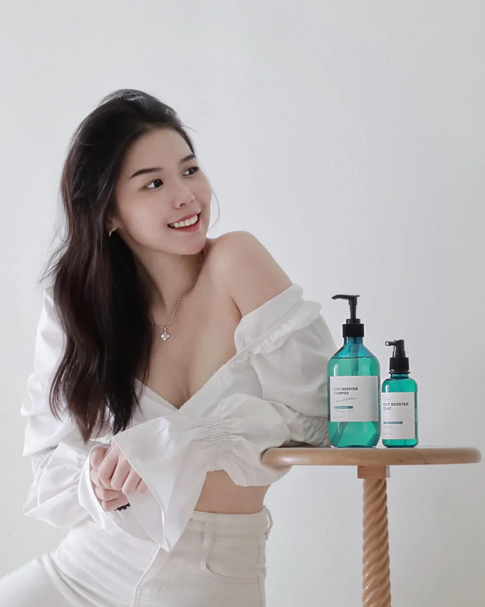 For those who got thinner hair and hair loss issue , your hair will love this shampoo!! 

@grafen.official_my 

This Anti - Hair loss shampoo and tonic from GRADEN mainly helps to lessen your hair falls and strengthen up your hair growth.

[GRAFEN Root booster shampoo 500ml]
It has rated as Shopee & Lazada Top.1 Hair Products which is the BEST selling product in this online shopping platform. This shampoo also provide texture of soft and silky even you are not using it ! Other than that, you can take it as a hair treatment product too ! They use Natural  ingredients such as Silicone & Paraben & Sulfate FREE as to supply nutrients to scalp and hair to prevent hair loss.

[GRAFEN Root booster Tonic 160ml]
After you applied shampoo and dry your hair, you can use this tonic to cool down the heat in scalp to alleviate hair loss symptoms. This process provide instant nutrition and uses natural ingredients in it, other than that it is also really easy to use at anytime & anywhere !!!

As you guys know 11.11 promo is coming soon , so they will have limited promotion & exclusive products during shopee 11.11. Make sure you don't miss out on this biggest event of the year!

#GRAFEN #Rootbooster #shampoo #hairtonic
#grafenreview #haircare #hairloss #charisceleb