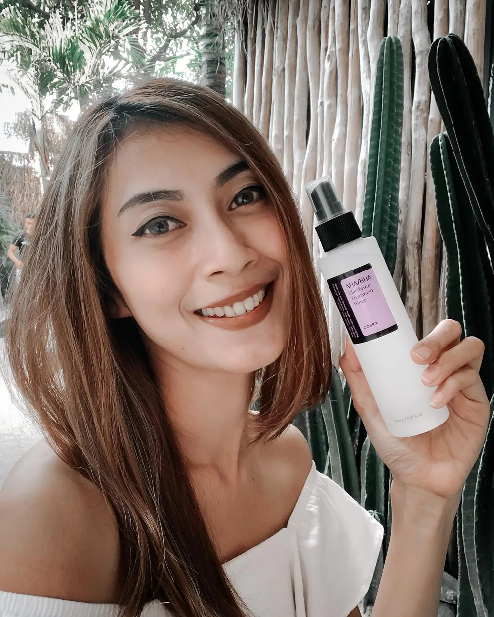 AHA/BHA Clarifying Treatment Toner @cosrx
Toner ini dapat membantu mengangkat sel sel kulit mati, sehingga kulit terasa halus, dan mampu membantu dalam meremajakan kulit wajah.
- Gentle exfoliating toner
- AHA BHA toner
- Purifying and control pores and sebum
- Remove unnecessary dead skin cells
Toner ini berbentuk spray sehingga sangat praktis penggunaannya. Tekstur dari AHA BHA toner ini yaitu watery, terasa sangat ringan dan saat digunakannya juga tidak terasa perih karena mengandung mild sehingga exfoliating toner ini bisa digunakan setiap hari.
Cocok untuk kulit:
Semua jenis kulit, kusam, komedo, whitehead
Where to Buy? Sociolla 12.12 Sale 12/01- 12/13 AHA/BHA Clarifying Treatment Toner for only Rp140,000!
https://www.sociolla.com/toner/9207-aha-bha-clarifying-treatment-toner
.
.
@cosrx @cosrx_Indonesia @sociolla #ahabhatoner #ahabhatonercosrx #ahabha #acne #kbeautyindonesia #kbeautyaddict #cosrx #cosrxtoner #pengelupasankulit #pelembabkulit #poriporibesar #kusam #perawatankulitalami #charisceleb #filamentree �