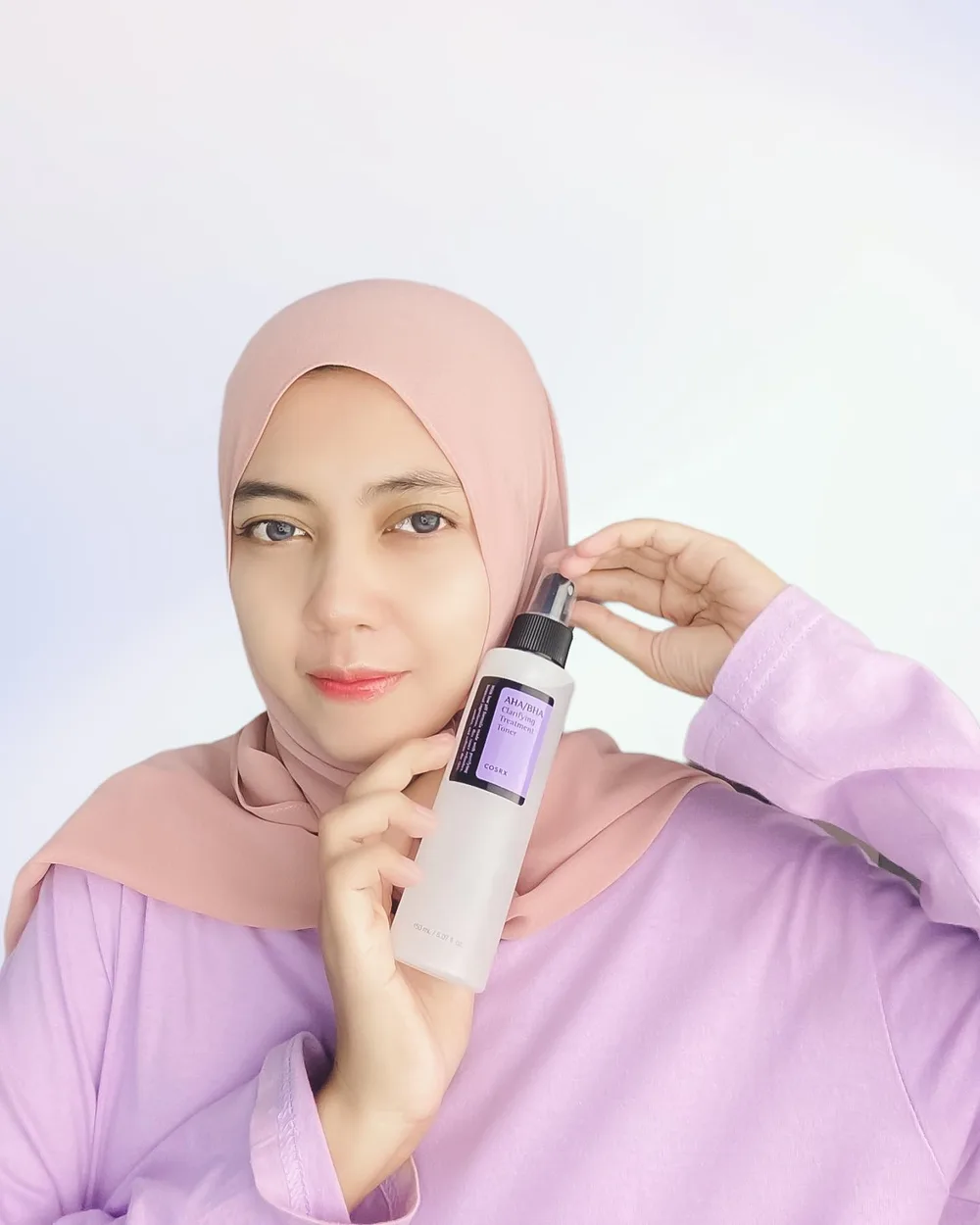 New year’s coming soon!!😍
its time to make our face look healthier and fresh.
Now I want to introduce a toner that is good for daily use.
So, this is AHA/BHA Clarifying Toner from @cosrx @cosrx_Indonesia you can buy this at @sociolla 📌
And this is a gentle exfoliating toner, it contains AHA BHA which is really good for the skin.
It has many benefits, especially to soothe the mask-iritated skin with care of dead skin cells and pores.
I really love this🥰
Let’s buy at Sociolla 12.12 Sale on 01/12- 13/12 AHA/BHA Clarifying Treatment Toner for only Rp140,000!
url: https://www.sociolla.com/toner/9207-aha-bha-clarifying-treatment-toner�.
.
@cosrx @cosrx_Indonesia @sociolla #ahabhatoner #ahabhatonercosrx #ahabha #acne #kbeautyindonesia #kbeautyaddict #cosrx #cosrxtoner #pengelupasankulit #pelembabkulit #poriporibesar #kusam #perawatankulitalami #charisceleb #filamentree