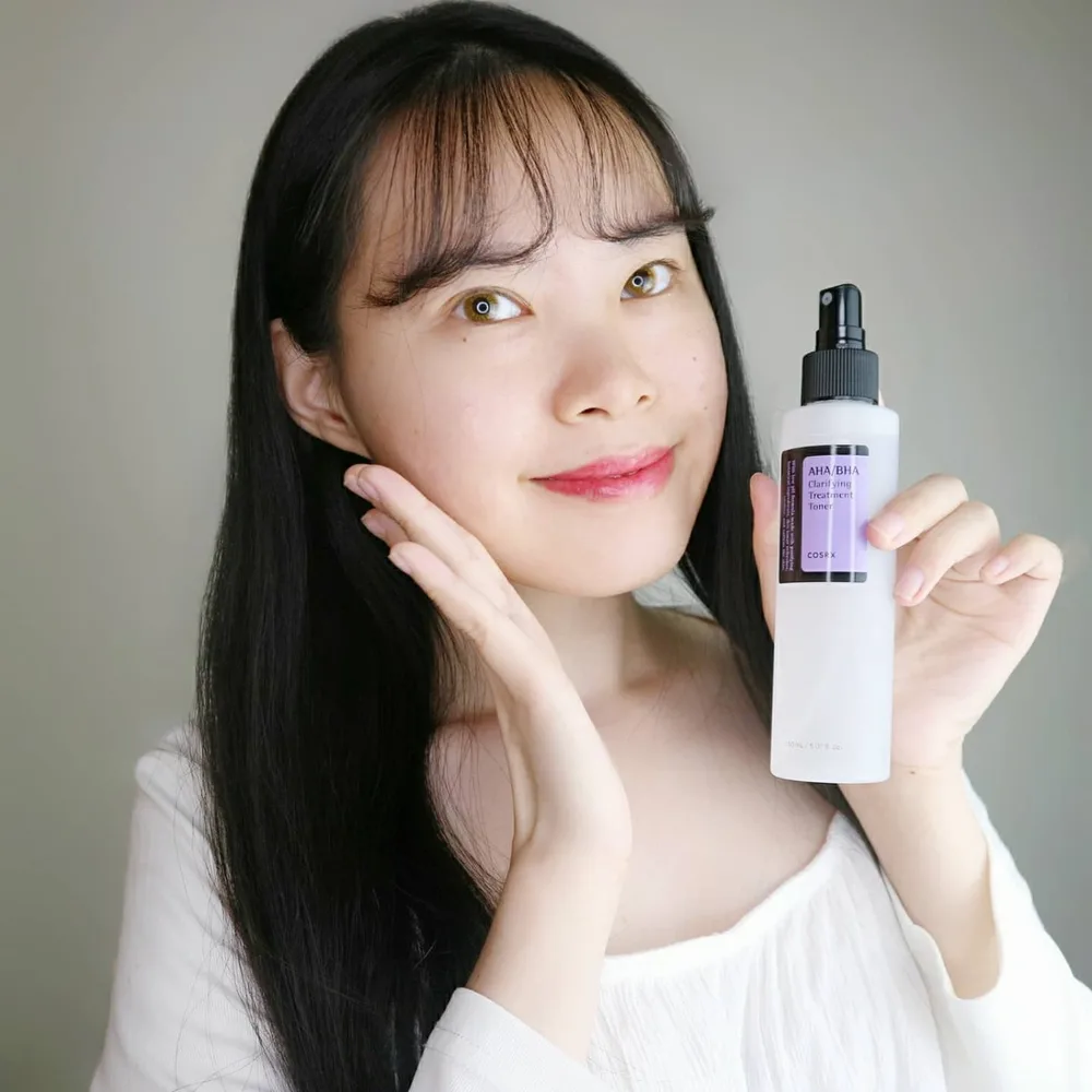 💫COSRX AHA BHA Toner for Exfoliating 💫
Pasti udah pada tau ya produk COSRX yg satu ini karena sempet booming Toner AHA BHAnya. Fungsinya untuk control pores and sebum. Bagusnya lagi walaupun fungsinya juga untuk mengeksfoliasi kulit tapi bisa dipakai daily loh!
Teksturnya mild toner with plant-derived ingredient yang cocok untuk semua jenis kulit. Hasilnya kulit jadi lebih lembab & fresh.
Good News! Kalian bisa beli Tonernua di Sociolla 12.12 SALE tgl 12/01 - 12/13 AHA/BHA Clarifying Treatment Toner for only Rp140,000 》https://www.sociolla.com/toner/9207-aha-bha-clarifying-treatment-toner�
@cosrx @cosrx_Indonesia @sociolla #ahabhatoner #ahabhatonercosrx #ahabha #acne #kbeautyindonesia #kbeautyaddict #cosrx #cosrxtoner #pengelupasankulit #pelembabkulit #poriporibesar #kusam #perawatankulitalami #charisceleb #filamentree