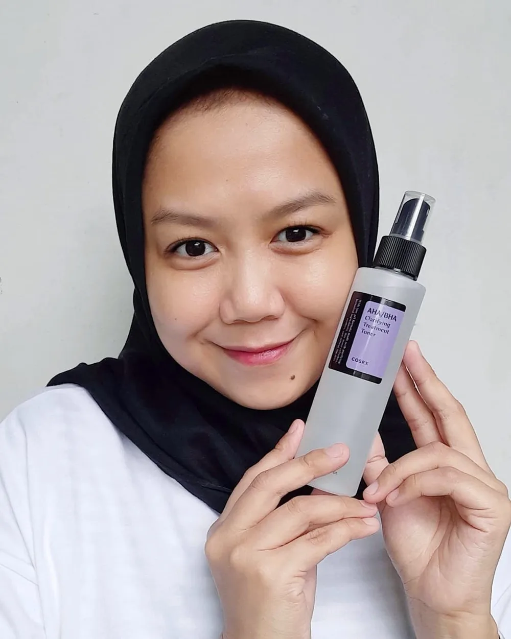 Pecinta toner exfoliate,, pasti kalian gak asing sama AHA/BHA Clarifying Treatment Toner dari @cosrx @cosrx_indonesia kan??
Aku sering lihat produk ini di @sociolla
Brand asal Korea ini emang banyak banget yang suka, bahkan aku sendiri yang baru nyobain langsung sayaang sama toner ini 💖
AHA/BHA Clarifying Treatment Toner ini adalah Gentle Exfoliating Toner yang mengandung :
✔ 0,1% AHA Glycolic Acid, yang membantu membersihkan sel kulit mati
✔0,1% BHA Betaine Salicylate yang berfungsi untuk mengontrol sebum di wajah
✔10% Apple Fruit Water dan Salix Alba Water
Tekstur toner ini ringan dan membantu menenangkan kulitku saat iritasi serta memperbaiki tekstur kulitku. Toner ini dapat digunakan setiap hari. Setelah rutin menggunakan toner ini, kulitku jadi lebih terlihat sehat.
FYI,, kalian bisa belanja produk ini di @sociolla 12.12 SALE, harganya hanya Rp. 140.000 aja‼️
Cuss,, langsung order sebelum kehabisan 😉👍
Where to Buy? Sociolla 12.12 Sale 12/01- 12/13,
AHA/BHA Clarifying Treatment Toner for only Rp140,000! Link : https://www.sociolla.com/toner/9207-aha-bha-clarifying-treatment-toner
@cosrx @cosrx_indonesia @sociolla #ahabhatoner #ahabhatonercosrx #ahabha #acne #kbeautyindonesia #kbeautyaddict #cosrx #cosrxtoner #pengelupasankulit #pelembabkulit #poriporibesar #kusam #perawatankulitalami #charisceleb #filamentree