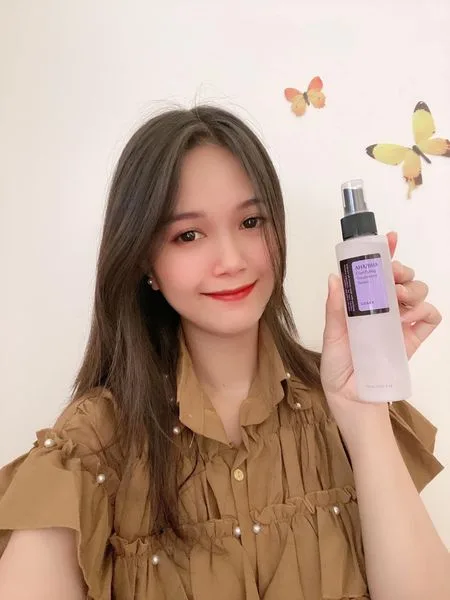 Hôm nay mình xin phép giới thiệu một em mỹ phẩm K-Beauty siu siu xịn sò. Đó chính là em COSRX AHA/BHA Clarifying Treatment Toner đến từ HQ cũng khá nổi COSRX Global
Đây là nước hoa hồng có thành phần hoàn toàn tự nhiên, phù hợp mọi loại da. Toner tẩy tế bào chết nhẹ nhàng, có thể sử dụng hàng ngày, loại bỏ các tế bào da chết không cần thiết.
Mình để link sp cho bạn nào quan tâm nha: https://bit.ly/3n2NPo1
Ngoài ra, tại https://bit.ly/3bUNZr0 đang có chương trình mua 1 tặng 1 duy nhất ngày 12/12. Khi mua 1 Toner sẽ được tặng thêm 1 sữa rửa mặt cho buổi sáng.
Ghé thăm Cosrx tại: https://www.facebook.com/cosrxglobal
#ahabhatoner #lỗchânlông #tẩytếbàochết #acne #taytebaochet #kbeautyvietnam #kbeautyaddict
#cosrx #cosrxtoner #cosrxvietnam #cosrxofficial #myphamhanquoc #mypham #trangda #charisceleb #filamentree