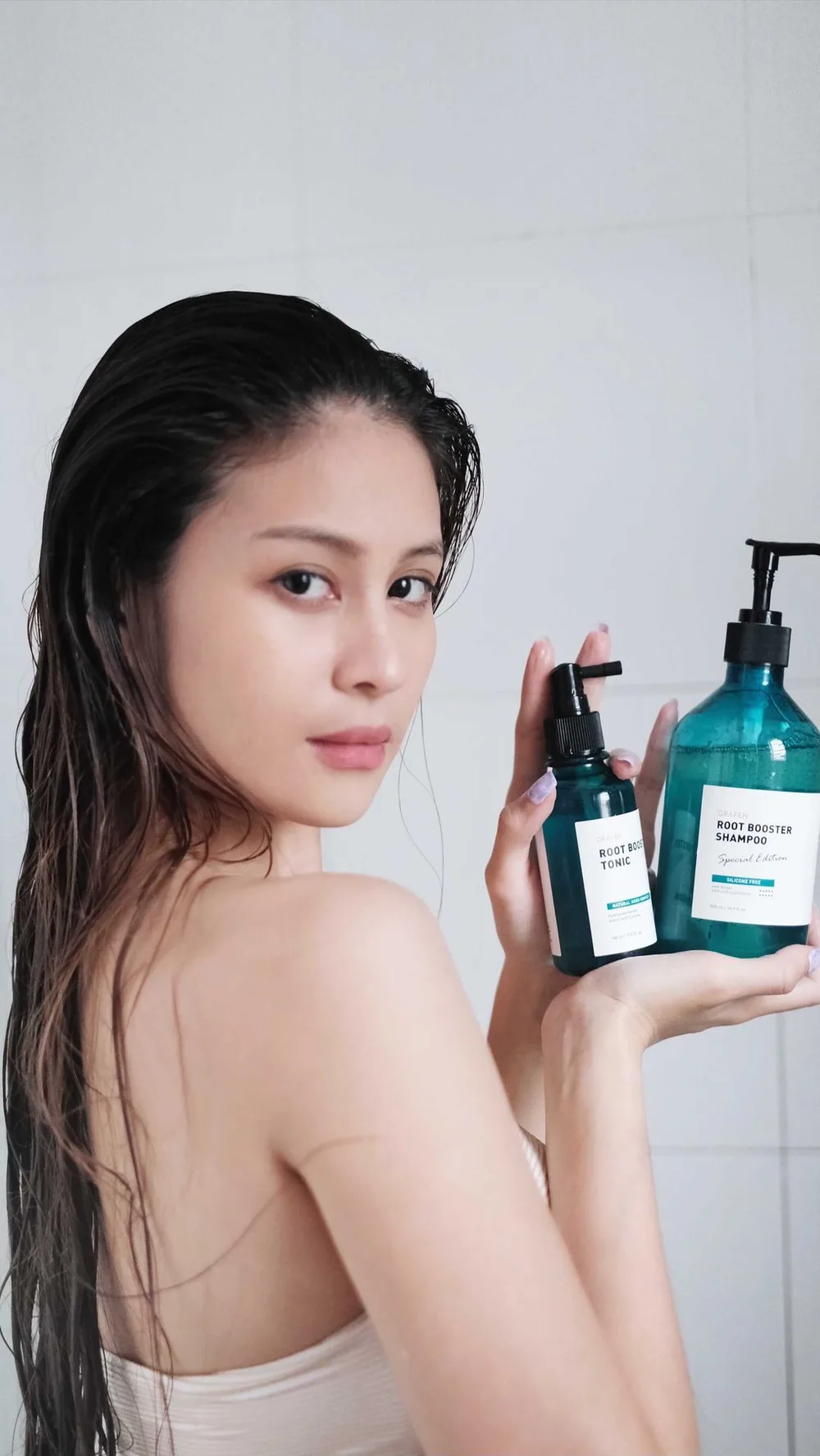 How to grow long and healthy hair. A healthy shampoo without chemical additives is a must!
@grafen.official_MY rated as Shopee Top 1 Hair Product. It’s silicone and paraben free made with pure ingredients from nature.
🌿Grafen The Roots Shampoo
Suitable for those who suffer for hair loss and dry scalp. It supply nutrients to scalp and hair to prevent hair loss. Watery-gel texture, softens my hair even without conditioner.
🌿Grafen The Roots Booster Tonic
Lowers the temperature of our scalp and prevent hair loss. I really love the cooling sensation and it’s refreshing scents! Small and light weight design makes it easy to carry around.
I’ve been using Grafen for awhile now, it definitely helps me on lesser hair fall and my scalp feel less itchy and sensitive now!
#GRAFEN #Rootbooster #shampoo #hairtonic #grafenreview #haircare #hairloss #charisceleb