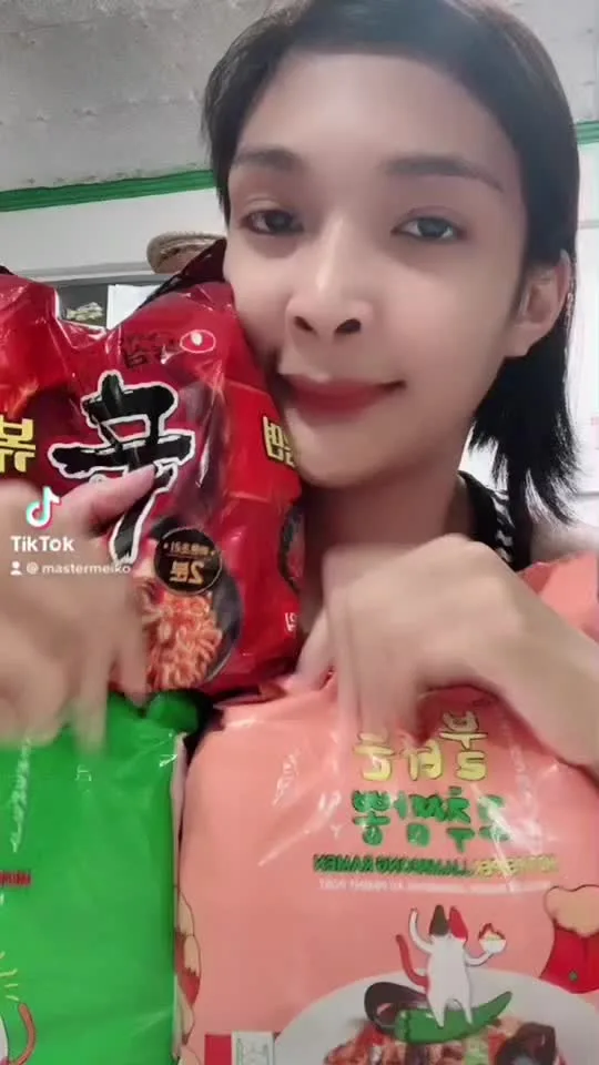 Anyway, I think I'll start stocking up Korean products on my food cabinet from now on. ❤️ #kfood #ilikekfood