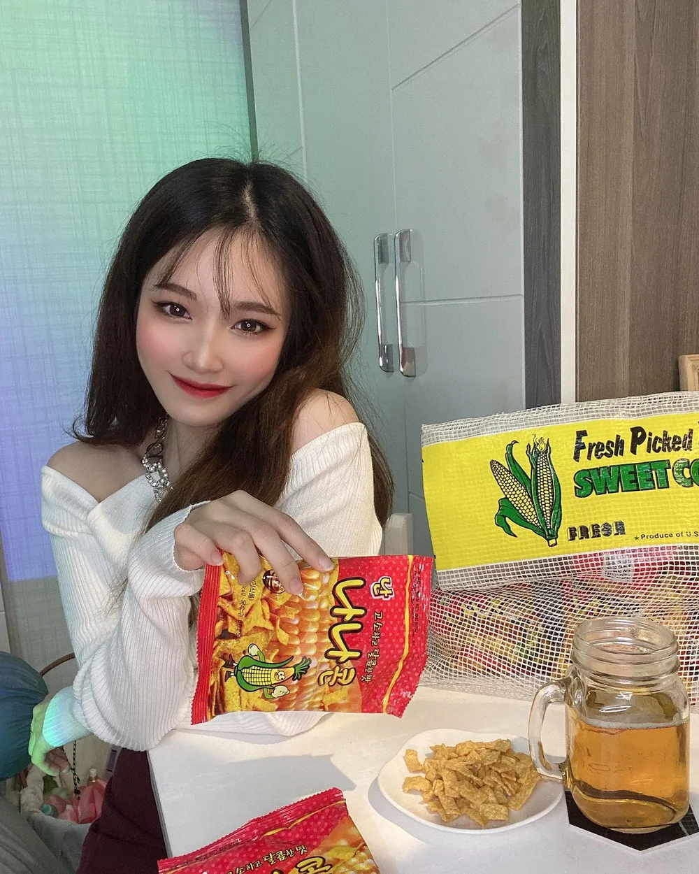 Mọi người đã ai thử snack NANACORN này của Hàn Quốc chưa. Mình thử và mê ngay từ lần đầu tiên luôn này. 😋
Vị ngô ngọt ngọt, thơm thơm, snack lại rất giòn ăn mà đã lắm ý. Đảm bảo là em này rất hợp với các tín đồ mê ăn vặt luôn. Bữa nào bạn bè tụ tập mà có em này nhắm với bia rồi cùng nhau xem phim thì chill phải biết ấy 😝
Với hương vị dễ gây nghiện, @im_nanacorn cũng là món ăn vặt rất nổi tiếng ở xứ sở kim chi luôn đó. Em này còn rất an toàn với chứng nhận HACCP và HACCP thông minh nên mọi người có thể hoàn toàn yên tâm vào chất lượng em ấy nha 🤩
Sản phẩm sắp có mặt tại Việt Nam, mọi người hãy chờ đón và thưởng thức snack NANACORN cùng mình nha, đảm bảo là mọi người sẽ cực kỳ thích giống mình luôn. 😉
#iamnanacorn #nanacorn #NNC #Ksnack, #koreasnack #beer #kpop #charisceleb #filamentree