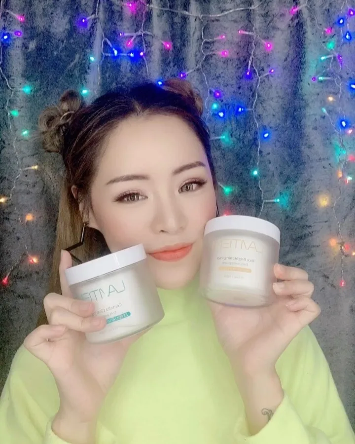 Wanted to pop in and share with you guys this skincare line that I’ve been using recently ❤️
1)Lavitem Centella Clearing Pad
With 50% Centella extract and AHA ingredients, Centella pads calms the irritated skin and helps to soothe your rough skin.
2)Lavitem Rice Brightening Pad
With 50% of rice water and AHA ingredients , rice pad gently removes skin impurities and helps brighten your skin.
You can discover your real skin with Lavitem! @cothekoo.my Lavitem has completed test for tone enhancement, exfoliation and low irritation ( perfect for my sensitive skin ). With this brands popularity on social media, Lavitem has sold more then 300k quantities in Korea and it is now available on @shopee_my .
I usually use this almost every single day all over my face except for my eyes and. Just swipe with gentle side once more and pat to absorb.
#cothekoo #lavitem #cothekooMalaysia #dailypad #skincaretips #skincare #koreanskincare #koreansbeauty #exfoliatingpad #pimplepad #CentellaPad #Ricepad #peelingpad