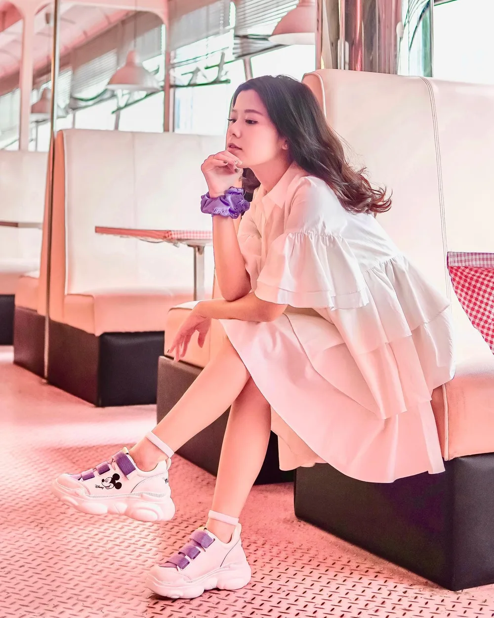 [TOLONG BANGET INI SIAPAAAA 😳] Update bulan ini! Akhirnya bisa cobain koleksi sepatu @jinnykim_asia yang lagi 🔥HOT🔥 banget di Korea! 😜 brand ini sering banget dipake sama artis Korea buat airport fashion 😍
_
Kualitasnya dijamin oke banget, jahitannya rapi, materialnya berkualitas, desain mewah tapi harganya terjangkau 😆🤑 Yang mana favorit kalian? Flatshoes? Sepatu atau Heels? 🤷🏻‍♀️
_
Kabar baiknya! 🧚🏻‍♀️ Udah bisa beli di Shopee Indonesia! 🥰 SAVE THE DATE! Lagi ada DISKON 50% dimulai dari 5-11 November! 🤭
_
Shopee:
https://shopee.co.id/jinnykim.mxn.id
_
#jinnykim #kfashion #womenshoes #fashionshoes #colorshoes #DarkGreyFlat #LavenderSneakers #whitepumps