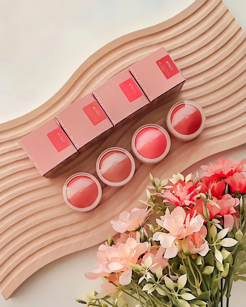 • 22.03.2022 •
Colourful cream blusher from @chrisnlily.official ❤️
Chris & Lily Dome-Gle Blusher, easy to use without any makeup skill! Micro-sized fine spherical powder provides a silky finish. As a cream powder type, it absorbs sebum and residual oil from the skin and improves its durability.
Applies smoothly and blends easily for velvety smooth natural looking color. Love its pigmented colour and how it brightens and glows up cheek!
Get yours at Shopee!
https://shopee.com.my/-CHRIS-LILY-Dome-gle-Blusher-6-Colors-11g-i.237435542.2943696174?sp_atk=96e09876-176b-4e01-94df-62dc1951859f
#chrisnlily #blusher #contouring
#koreanmakeup #kbeauty #beauty
#cooltone #warmtone #charisceleb