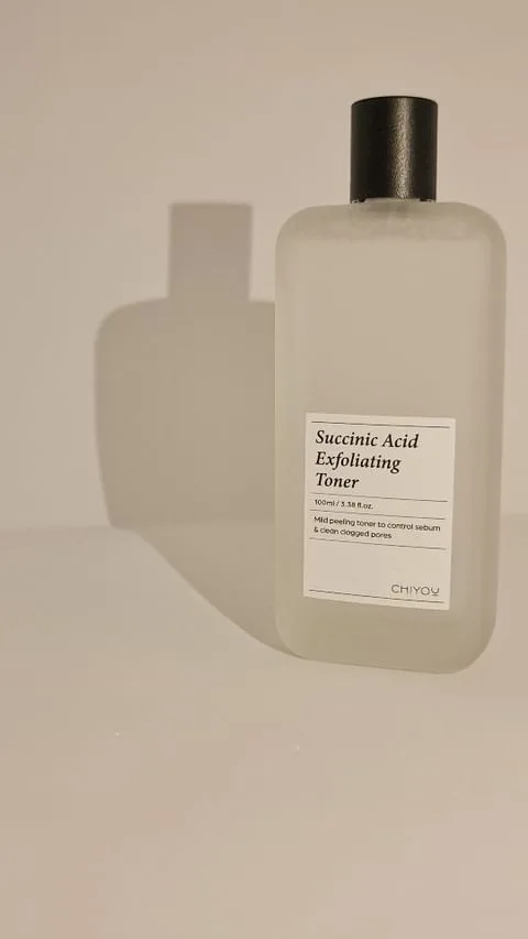 Tips punya Korean Glass Skin
Rahasianya pakai Chiyou Succinic Acid Exfoliating Toner @chiyouskin
Kulit kita perlu banget di exfoliasi rutin :
Menghilangkan kotoran, sel sel kulit mati, succinic acid exfoliating toner ini juga mengontrol sebum
Eits ini bisa juga untuk kulit sensitif karena menggunakan 2% succinic acid yang ringan dan minim pengelupasan kulit
Kalau teratur exfoliasi bikin tekstur kulit jadi lebih mulus deh
✅️Teruji secara dermatologi.
Menurutku teksturnya ringan, wanginya fine ga menyengat. Cocok di kulitku ga bikin kemerahan (ga iritasi). Seminggu aku pakai 2-3 x
Pakai kapas biar lebih maksimal buat ngangkat kotoran/ sel kulit mati. Abis pakai ini kulit jadi jauh berasa bersih.
PROMO Chiyou Launching Sale di Shopee (~19 Juni 2022) - 40% OFF
Nikmati Freebie + Gratis Ongkos Kirim
Follow toko CHIYOU dan dapatkan Voucher Diskon 50% (diskon maks Rp 50.000)
1. Dapatkan diskon Rp 30.000 untuk pembelian minimum Rp 300.000
2. Dapatkan diskon Rp 50.000 untuk minimum pembelian Rp 500.000
LINK : https ://shopee.co.id/chiyouofficial
#unniesmakeupmusthaves #zerosteptoner #confidentwithchiyou #CHIYOUSKIN #charisceleb