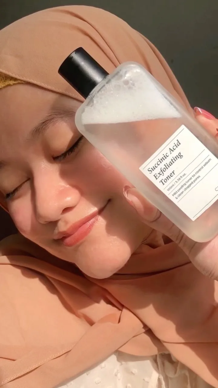The last Step of Cleansing,
The Zero Step of Skincare!
@chiyouskin Succinic Acid Exfoliating Toner💦
K-Glass Secret Made in Korea
✨Hai guys, kalau kalian udah baca review aku sebelumnya mengenai ingredients dan manfaat Exfoliating toner ini, sekarang aku mau update lagi after 2 week pemakaianku. Kulitku sekarang jadi semakin sehat, lembab, glowing dan sehat bercahaya. I very love this 🥹 aku udah bucin banget sama chiyou. Yakin nih kalian nggak mau coba rangkaian produk Chiyou? Miracle to you acne journey with Chiyou 🫶🏻✨
🛒 Get Now 👇🏻
https://shopee.co.id/chiyou_official
#UnniesMakeupMustHaves #SkincareAfterFriedFood #SkincareDetox #AcneToner #ZeroStepToner #charisceleb #confidentwithchiyou #CHIYOUSKIN
@charis_indonesia @hicharis_official