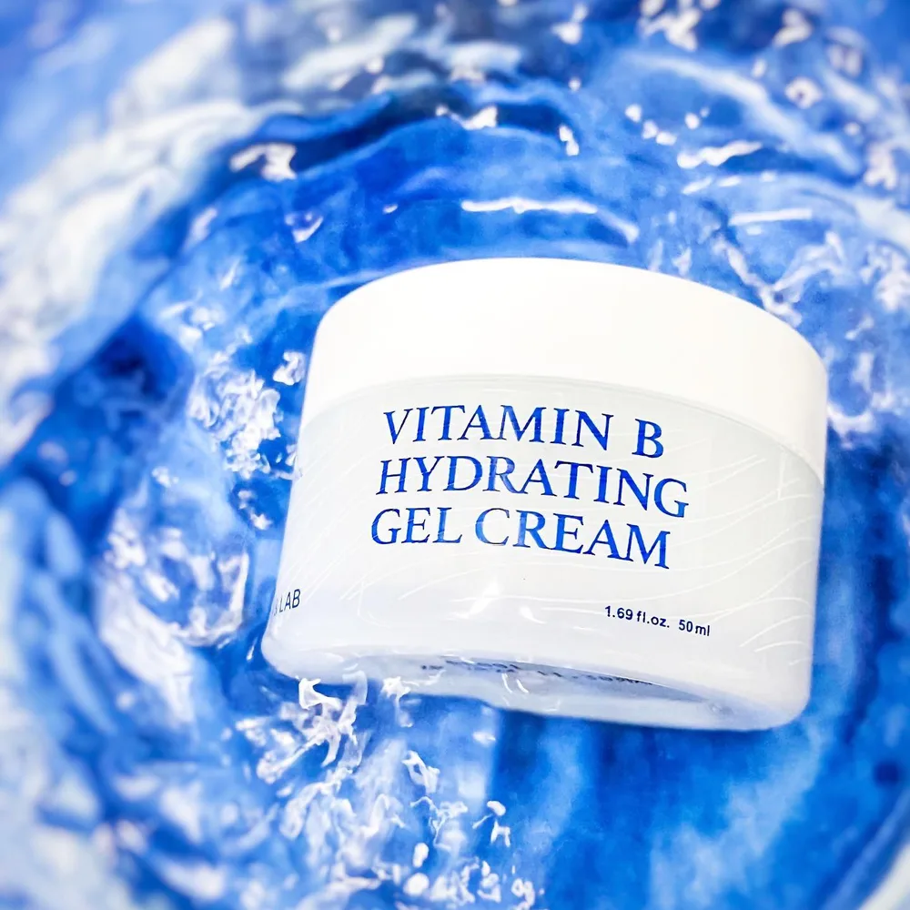 ✨Product Review: Skin&Lab Vitamin B Hydrating Gel Cream
-A lightweight gel cream with Vitamin B that helps hydrating and smoothing skin.
⭐️THOUGHTS?
🔺Packaging- Comes in a light blue and white packaging that perfectly fits the product's claim
🔺Texture- Light gel type of cream with small beads
🔺Experience- This gel cream is super hydrating and nourishing!! It's lightweight and easily absorbed by my skin. I love how it feels when I apply it. My skin feels so soft and smooth. Definitely a great moisturizer.
Get it here:
http://hicharis.net/nagayama3sh/1Rfg
@charisceleb_ph
@skinnlab_official
#charisceleb #skincarereview #skincare #tryme #skinlab