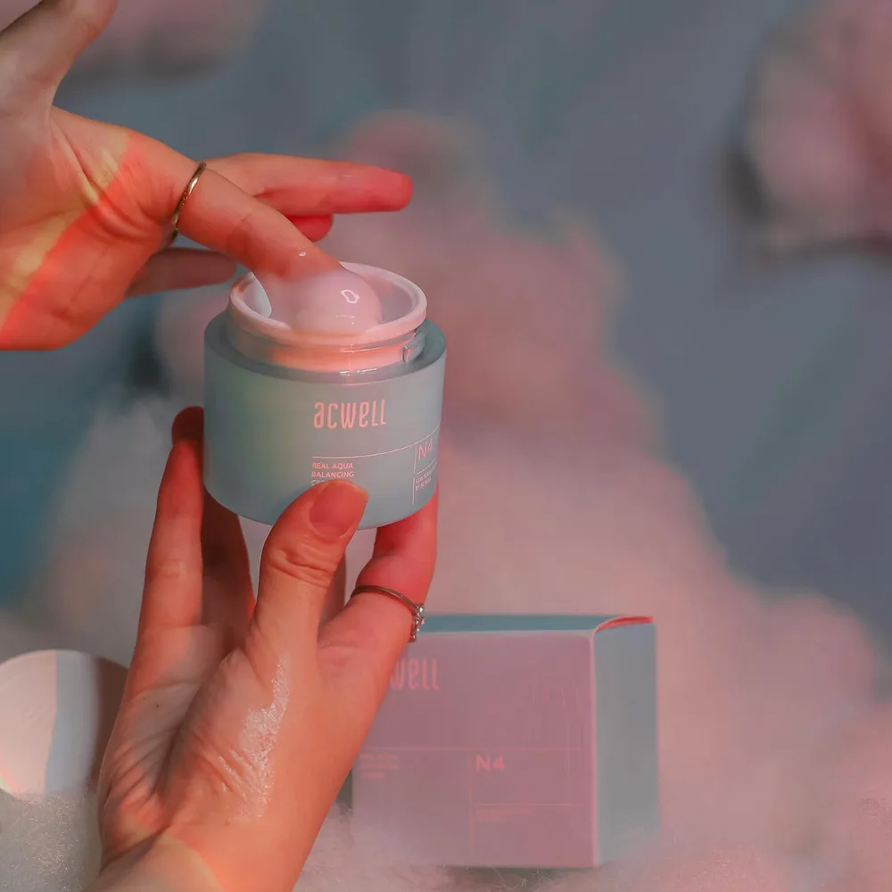 Hai gorjes❤️
Siapa punya oily skin yang bikin kita worry kalo pake moisturizer bikin tambah oily?
Wait wait i have a solution for you that have oily skin !
This Moisturizer had a quick and powerfully soothing and hidrating for redness relief and protecting your skin barrier !
And also Moisturizing, Soothing, Recovering, Relaxing
Punya kandungan
Brussels Sprout, Omega 3&6, Licorice Leaf, Sedum Sarmentosum, Houttuynia Cordata Extract, Hyaluronic Acid
Bagus banget dipake sama oily skin, sensitive skin, dull skin even dry skin !
So what are you waiting for?
Btw lagi ada promo dari @acwell_global loh ! Ayo buruan cekout sekarang
Klikk linkk ini ya ❤️ https://bit.ly/3OQ7NwU
#Acwell_Realaqua_balancing_cream #power_hydrating_soothing #AcwellIndonesia #byedullskin #Acwell_global #charisceleb @acwell_global @sociolla