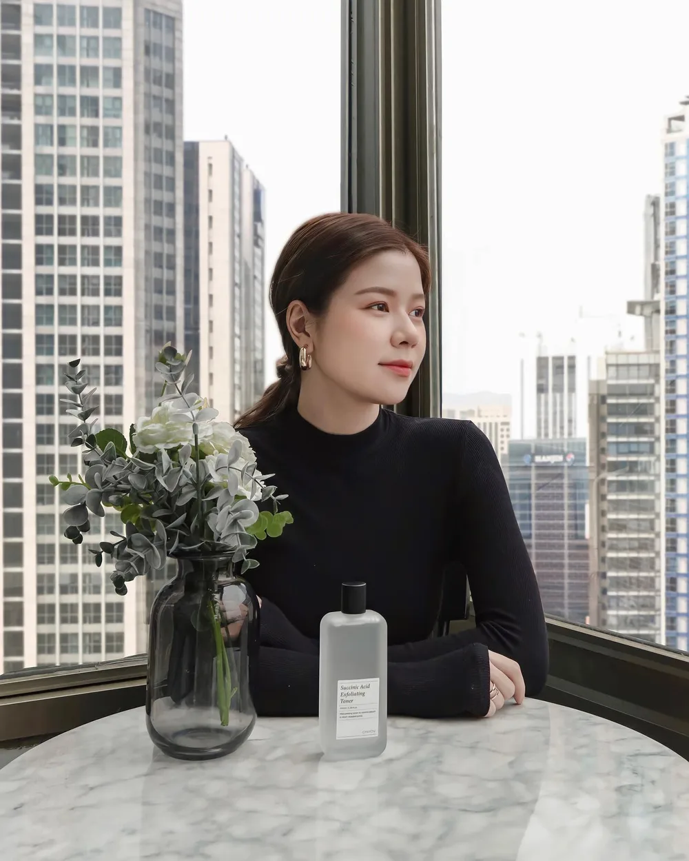 masih ingat exfoliating toner kesayangan? 🫠 kemarin ketemu @chiyouskin di seminar, seneng banget bisa dengerin penjelasan mereka dan dikasih coba beberapa produk lainnya, semoga cocok ㅋㅋㅋ
buat yang belum tau, ini Exfo Toner yang bagus buat mengatasi tekstur kulit yang jelek tapi punya kulit yang super sensitif! ✨
@hicharis_official @charis_indonesia #BJBS2022