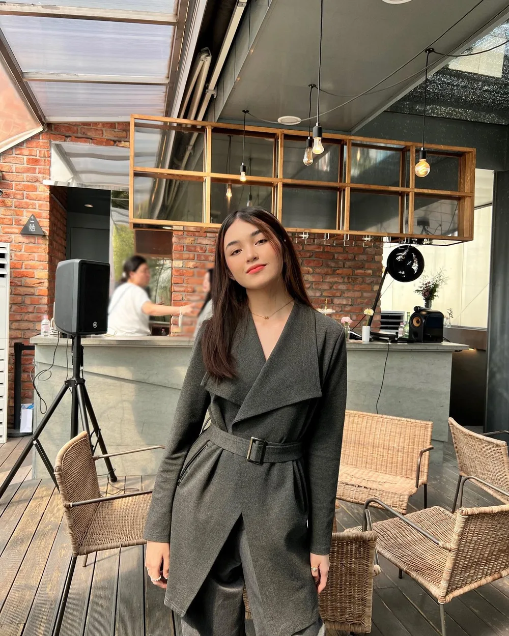 Sunny days in Seoul☀️ never not applying my SPF while roaming around Korea! tried out the new and improved Purity Sun Essence — with broad spectrum protection while keeping your skin glowing!
@facerepublic @facerepublic.korea
#facerepublic #vegansuntrio #bestsunscreen #BJBS2022 #CharisCeleb