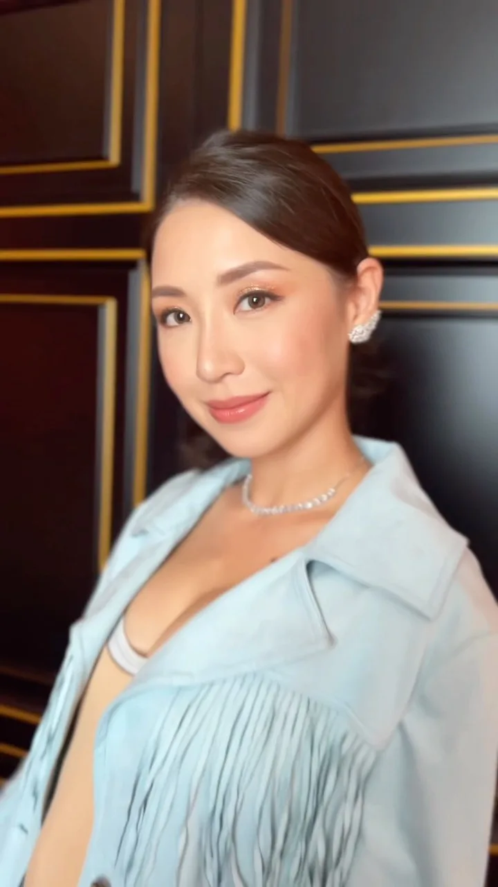 Currently in beauty heaven- Seoul, Korea 🇰🇷 for #BJBS2022 and already falling in love with sooooo many brands and beauty discoveries. First up, @moonshot_korea with its perfect packaging and glittery eyeshadow palette taking me back to “Kryz beauty era” 🤩 Feels great to be back! #charisceleb