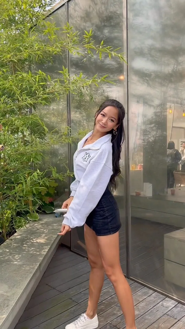 lovin’ the chilly & sunny weather here in Seoul ☀️
-
discovered a new vegan waterproof sunscreen from @facerepublic on @hicharis_official today & I can’t wait to incorporate it into my daily routine 🧴 🌞 #BJBS2022