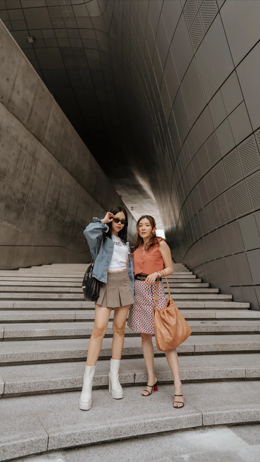 We are actually honored to be able to attend Seoul Beauty Week launching yesterday, thanks to @hicharis_official! The event takes place in Dongdaemun Design Plaza and we got to witness the opening ceremony and came onstage for photo session with Seoul’s mayor! #BJBS2022 #CharisCeleb