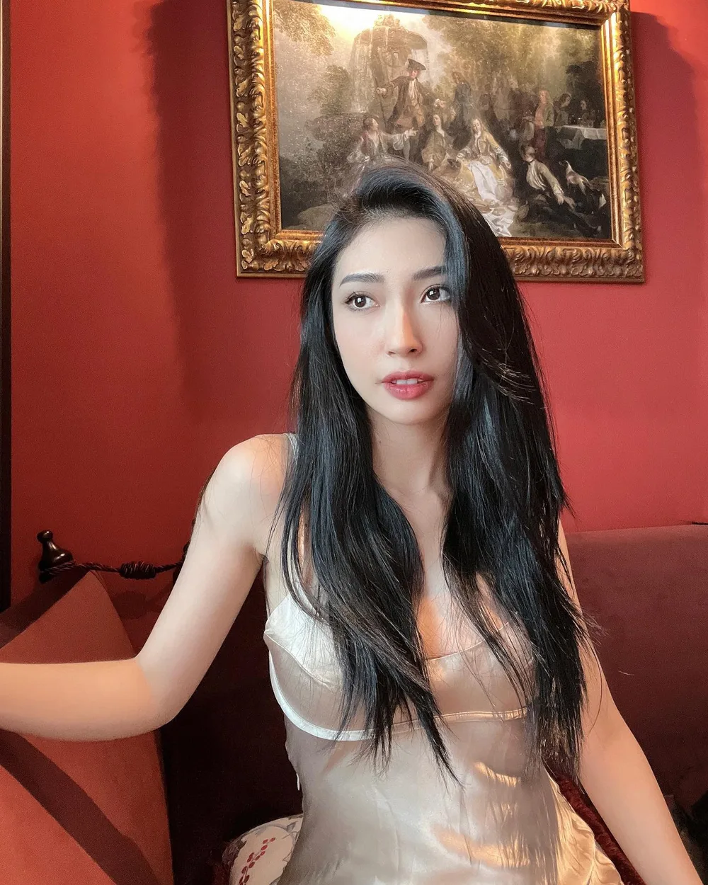 Đây là lần đầu tiên tôi đi nước ngoài mà ko mang theo bất cứ thứ gì dưỡng da, nhưng đến đây thì cái gì cũng có. 😊
Các nhãn hàng đã tặng từ sữa rửa mặt, toner, kem dưỡng ẩm.. rất nhiều món hay vật lạ Hihi và cả thực phẩm chức năng nữa, khoẻ đẹp từ trong ra ngoài. Thật sự rất chu đáo.
Cảm giác được cưng chiều hết nấc vậy.
Rất vui và cảm ơn thật nhiều.
#bjbs2022 #charisceleb #Seoul #korea #seoulkorea